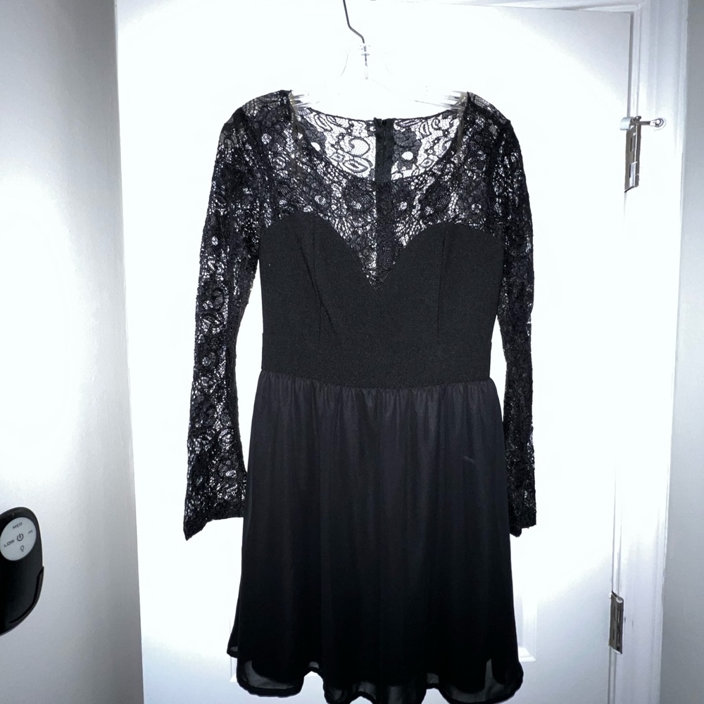 1018 size medium black lace dress